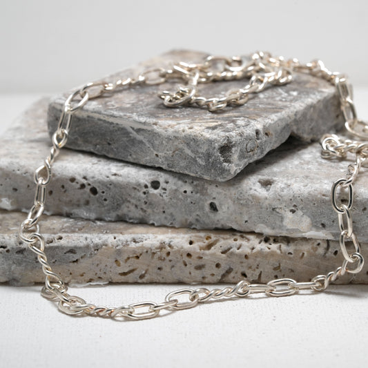 Delicate Twisted Link Necklace