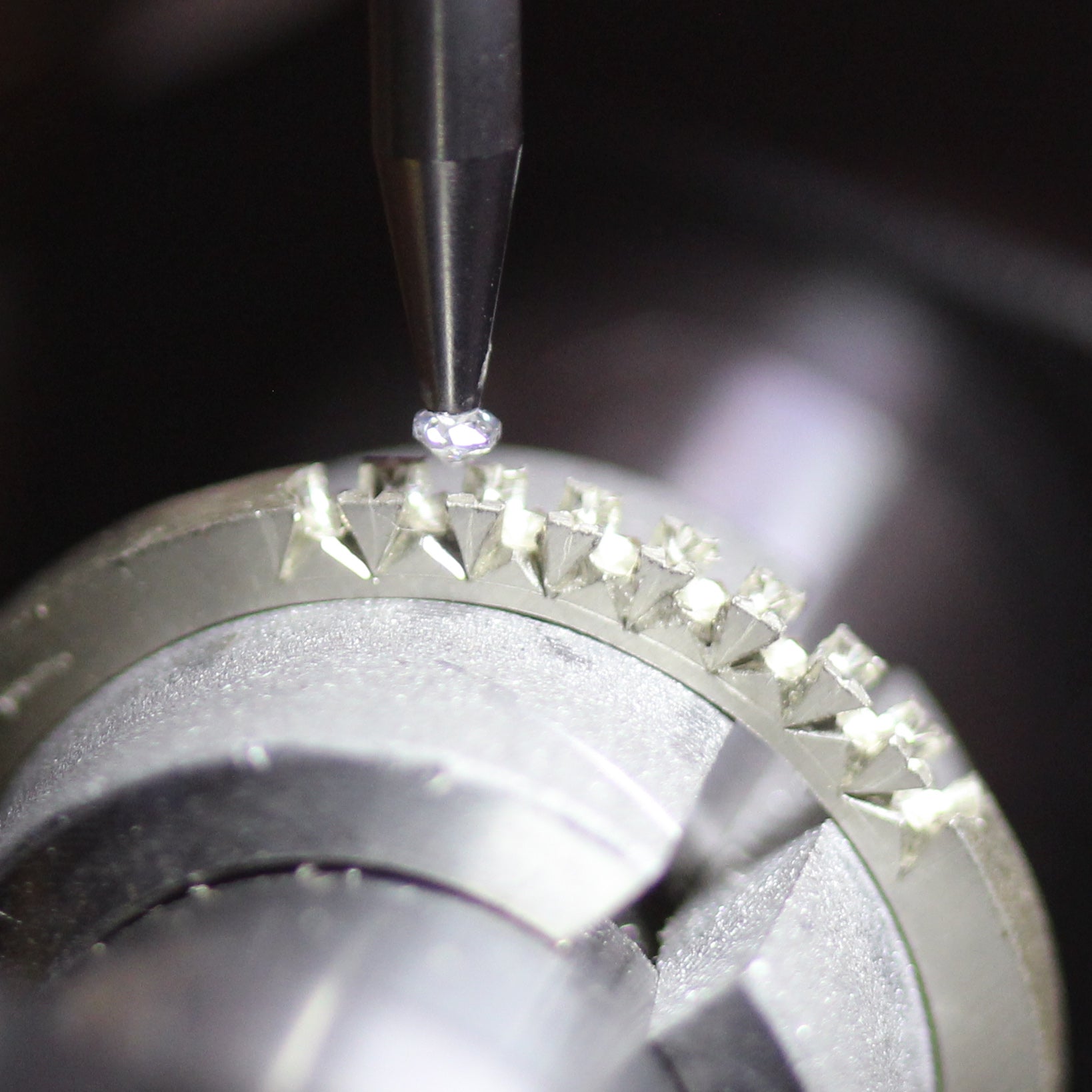 Setting a stone in a ring